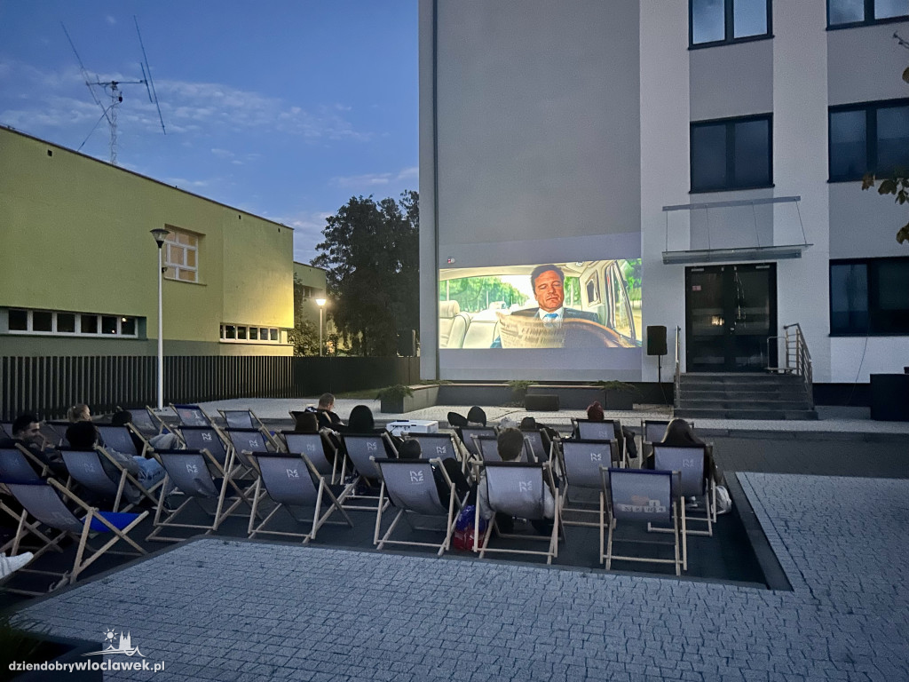 Uczelniane kino plenerowe