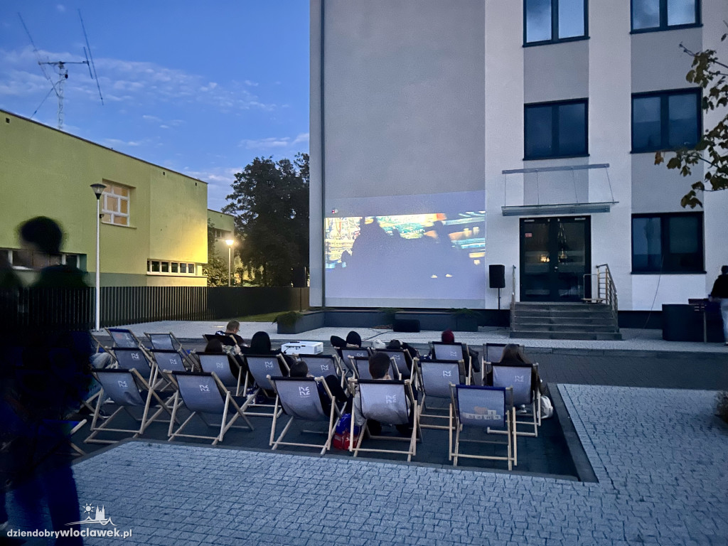 Uczelniane kino plenerowe