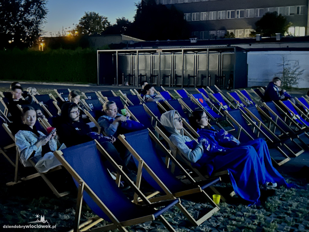 Uczelniane kino plenerowe