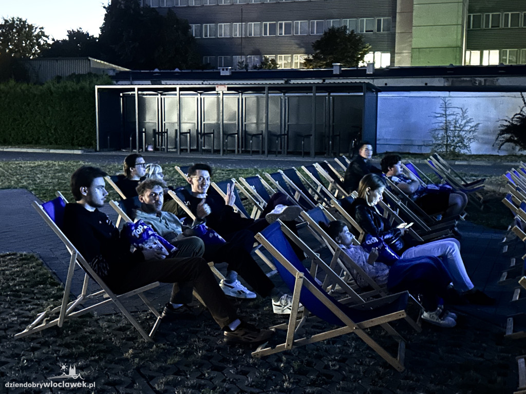 Uczelniane kino plenerowe