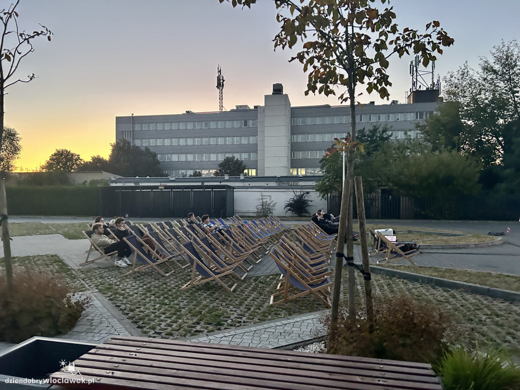 Uczelniane kino plenerowe