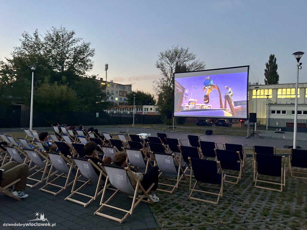 Uczelniane kino plenerowe