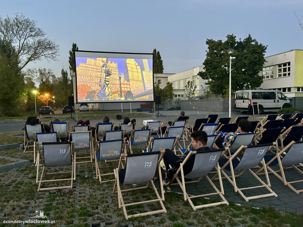 Uczelniane kino plenerowe