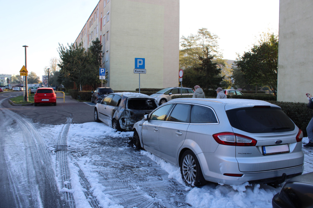 Pożar dwóch samochodów na Południu