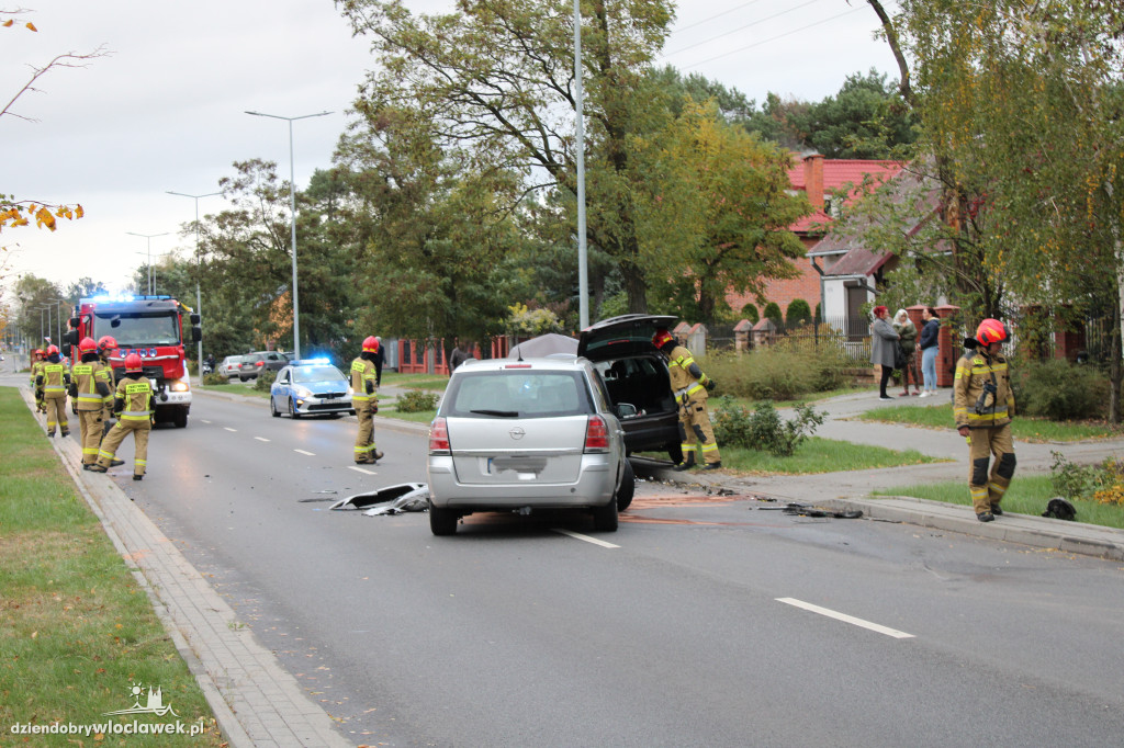 Zderzenie 2 samochodów na al. Jana Pawła II