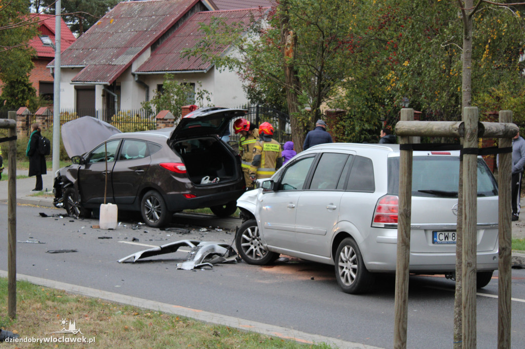 Zderzenie 2 samochodów na al. Jana Pawła II