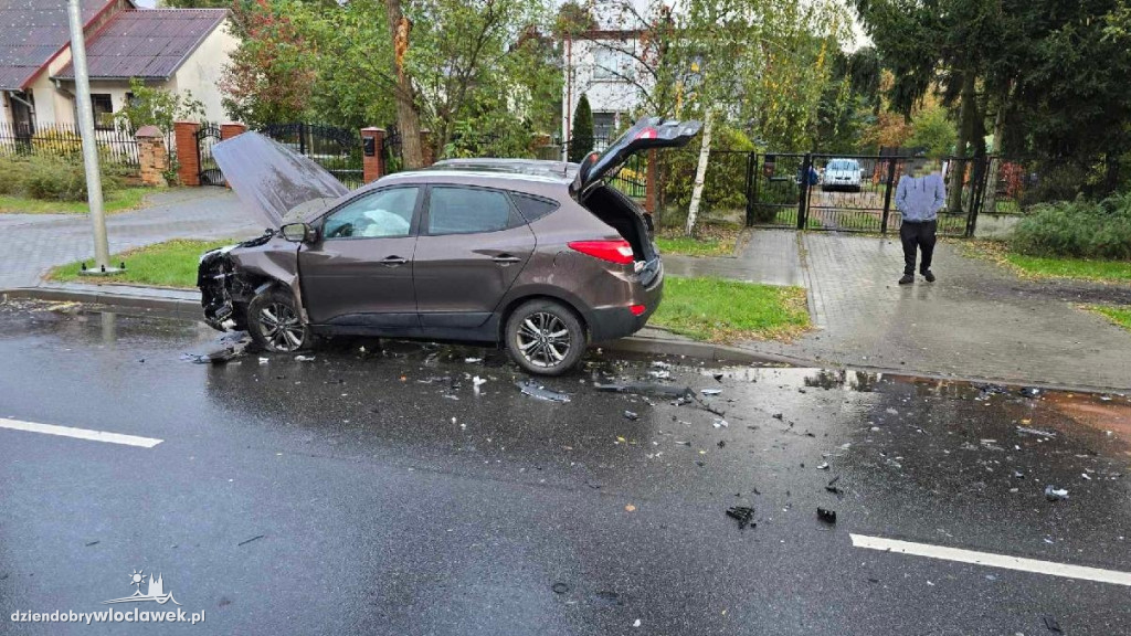 Zderzenie 2 samochodów na al. Jana Pawła II