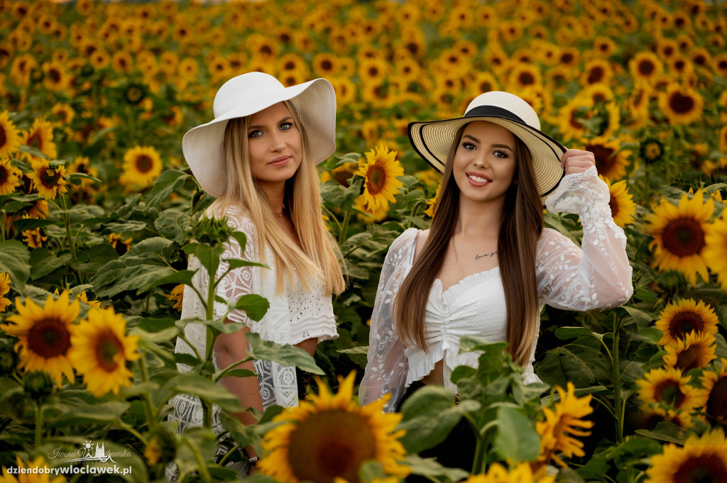 Martyna i Ola w obiektywie Iwony Woźnikowskiej