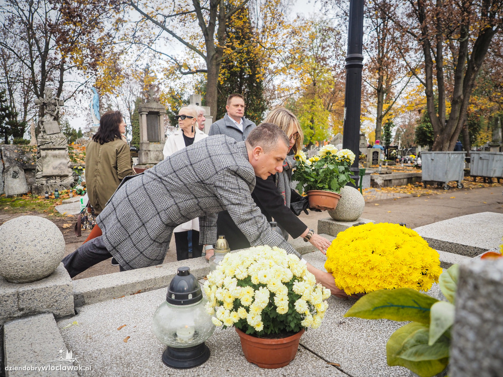 Władze miasta na grobach zasłużonych włocławian
