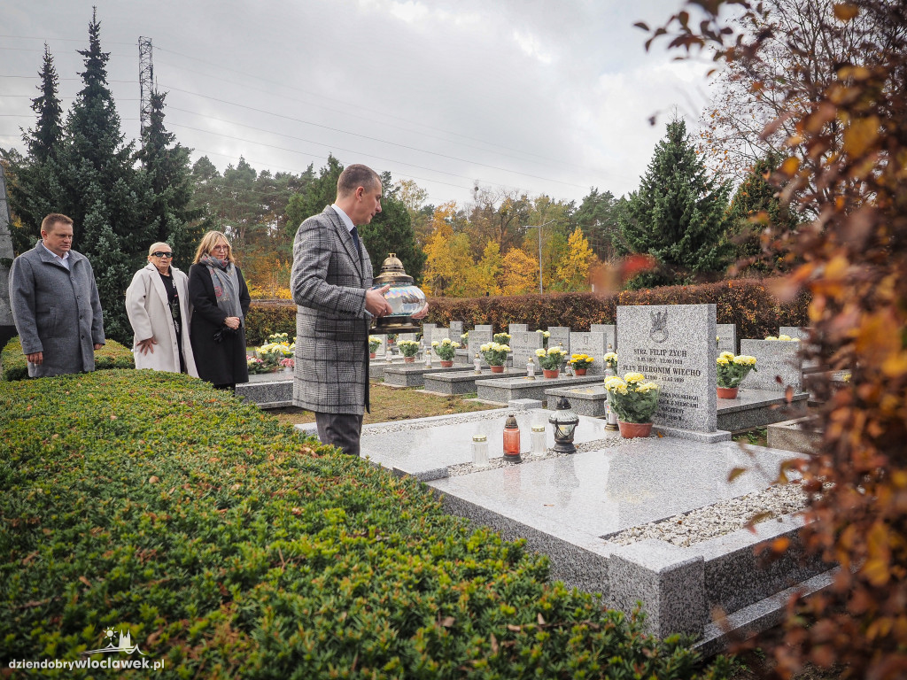 Władze miasta na grobach zasłużonych włocławian