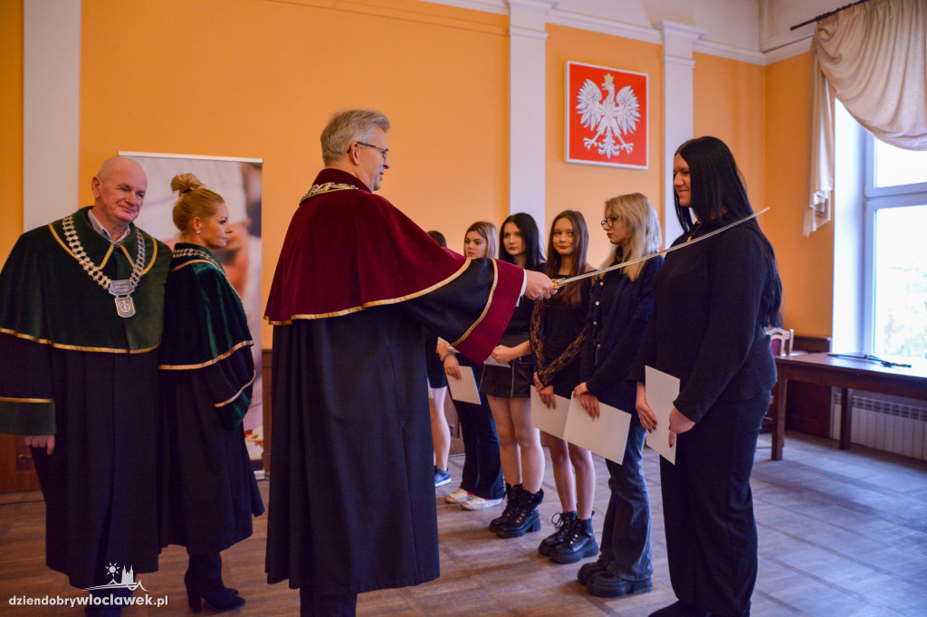 Tradycyjne pasowanie młodzieży w Domu Rzemiosła