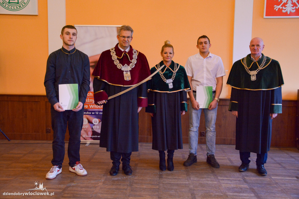 Tradycyjne pasowanie młodzieży w Domu Rzemiosła