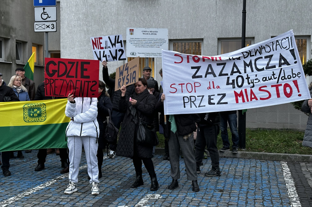 Pikieta mieszkańców Włocławka pod ratuszem