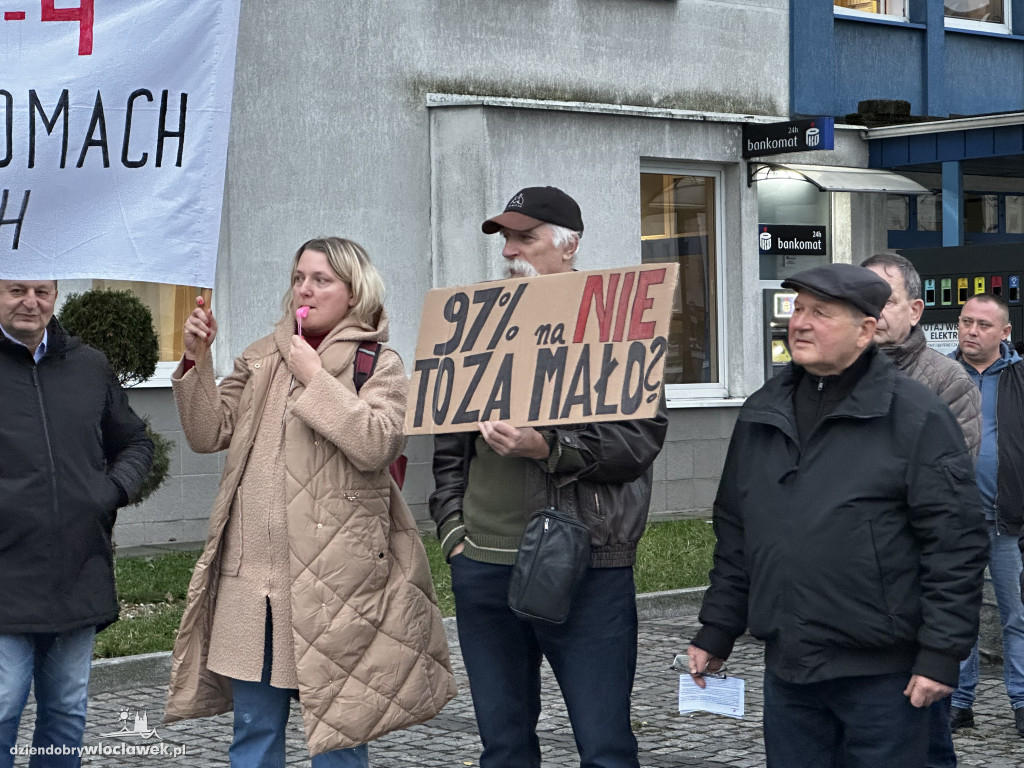 Pikieta mieszkańców Włocławka pod ratuszem