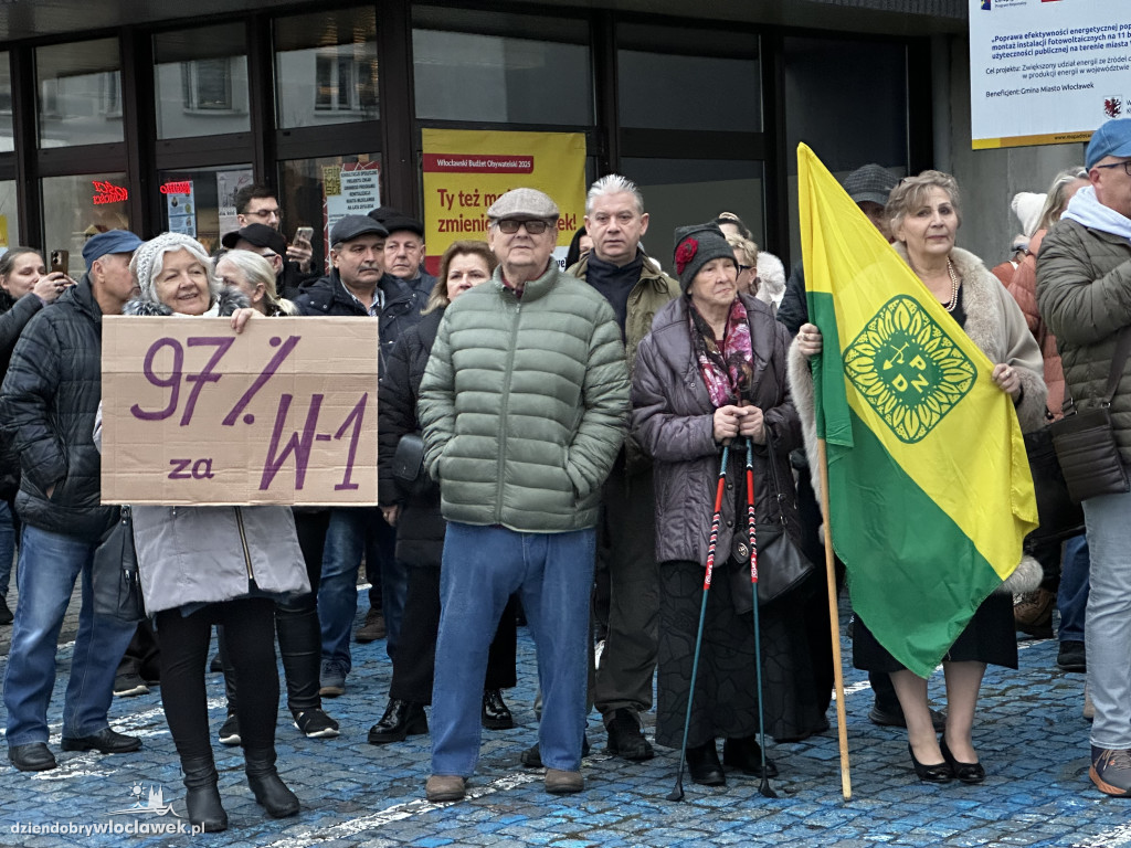 Pikieta mieszkańców Włocławka pod ratuszem