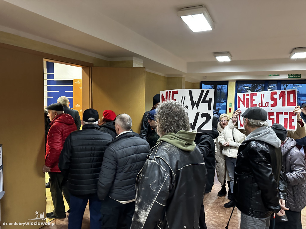 Pikieta mieszkańców Włocławka pod ratuszem