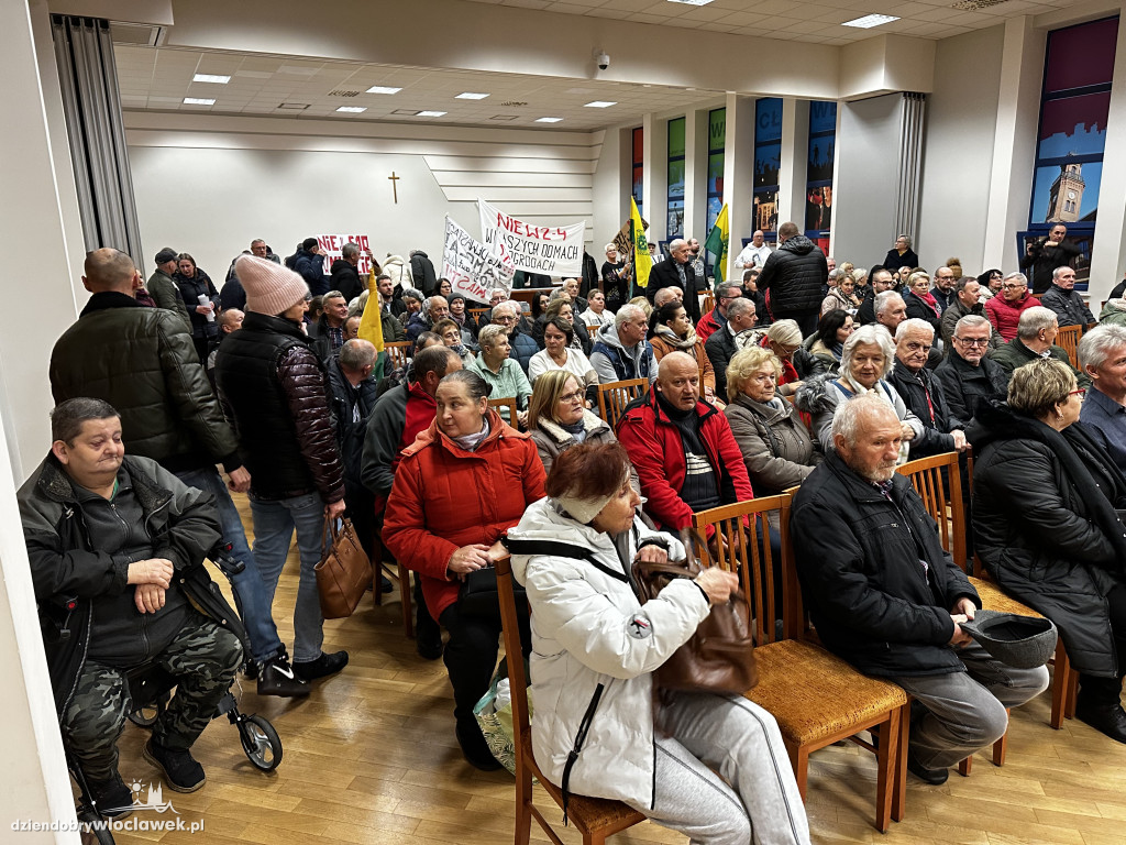 Pikieta mieszkańców Włocławka pod ratuszem