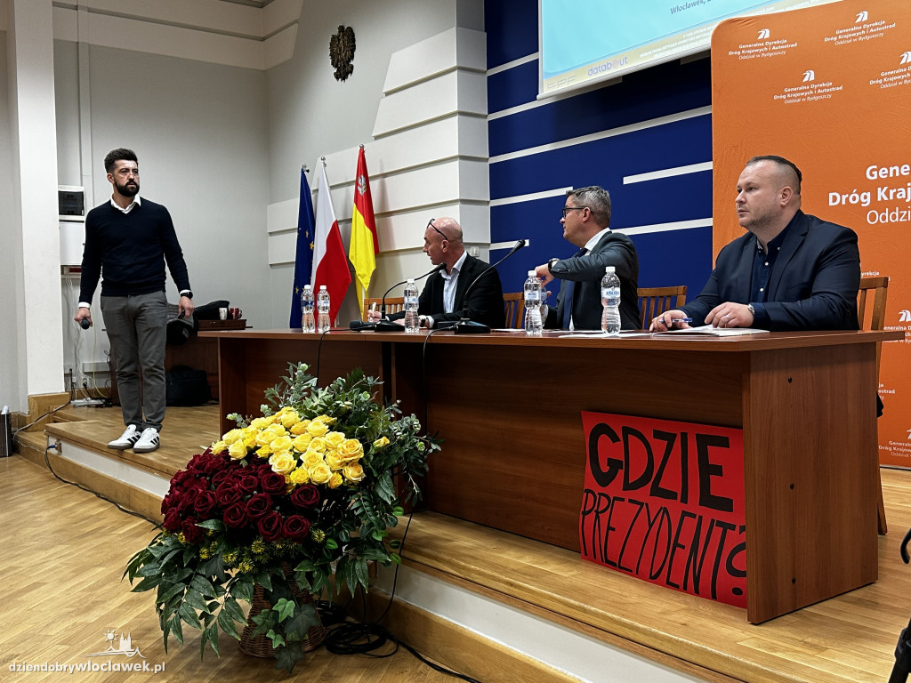 Pikieta mieszkańców Włocławka pod ratuszem