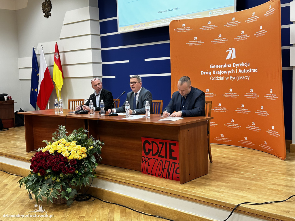 Pikieta mieszkańców Włocławka pod ratuszem