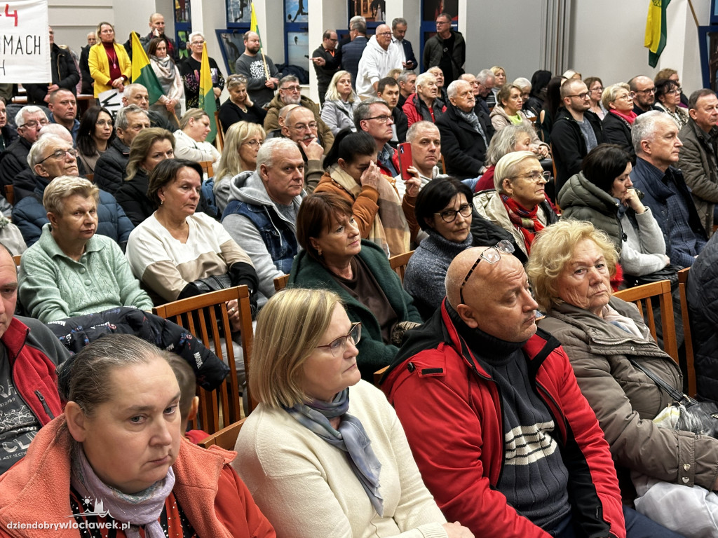 Pikieta mieszkańców Włocławka pod ratuszem