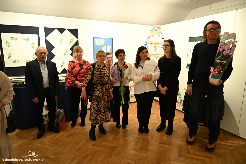Haftowane, malowane - wystawa Krystyny Zagrabskiej