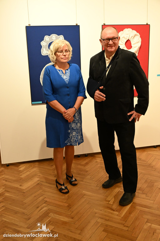 Haftowane, malowane - wystawa Krystyny Zagrabskiej