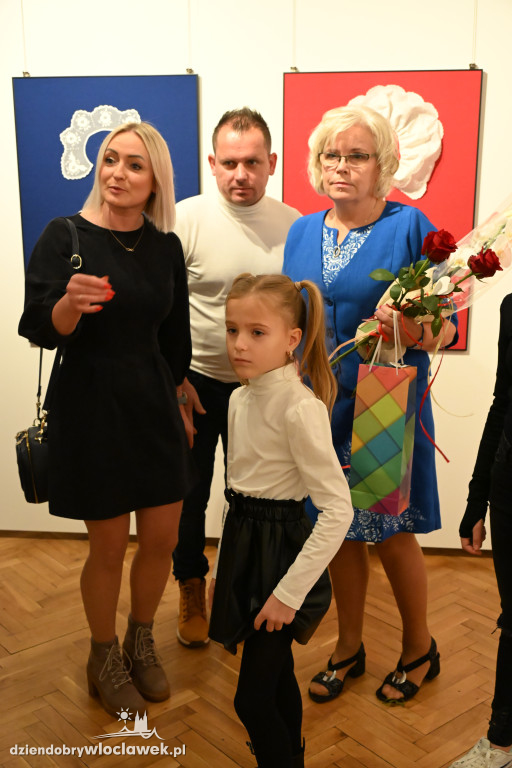 Haftowane, malowane - wystawa Krystyny Zagrabskiej