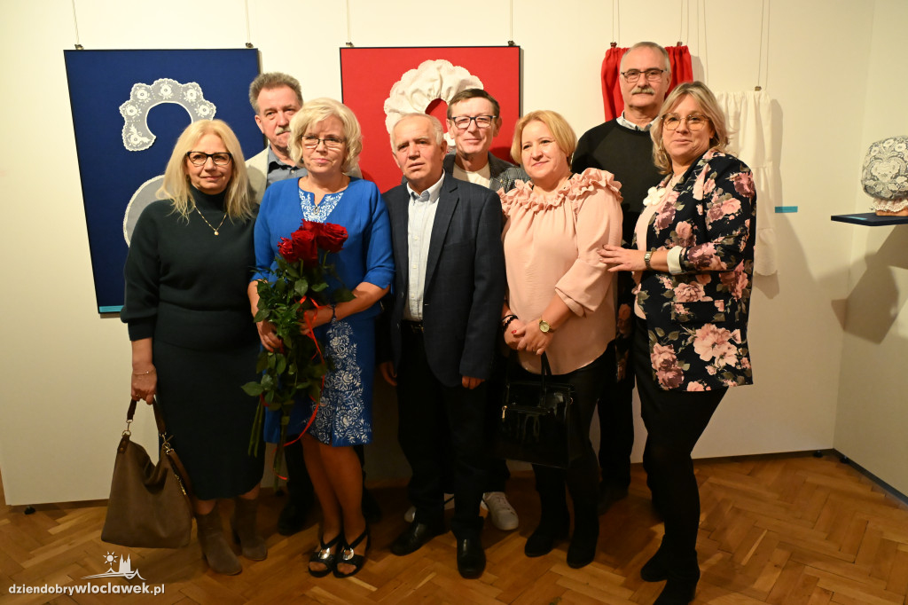Haftowane, malowane - wystawa Krystyny Zagrabskiej