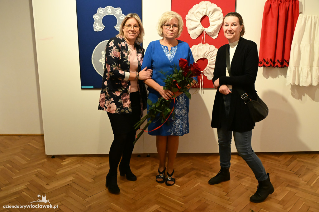 Haftowane, malowane - wystawa Krystyny Zagrabskiej