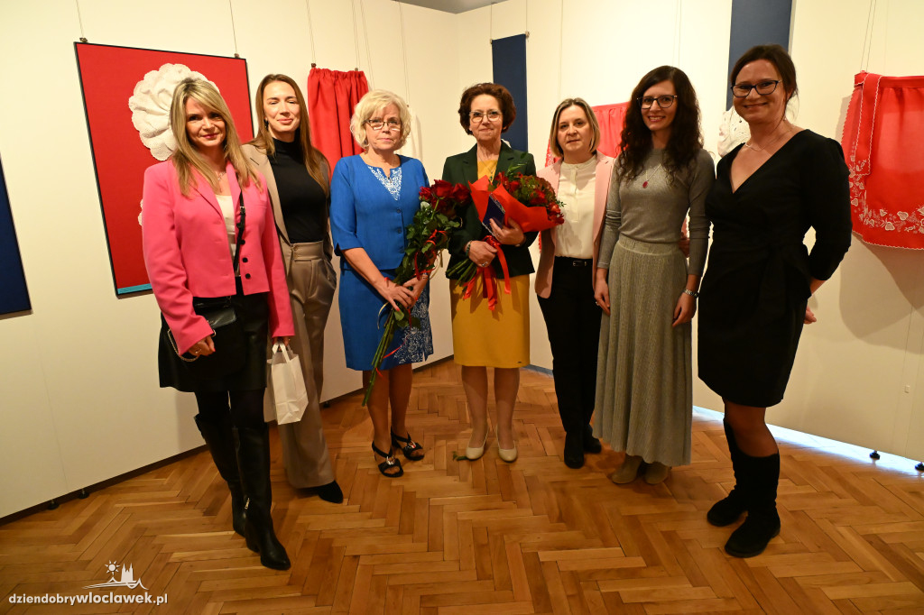 Haftowane, malowane - wystawa Krystyny Zagrabskiej