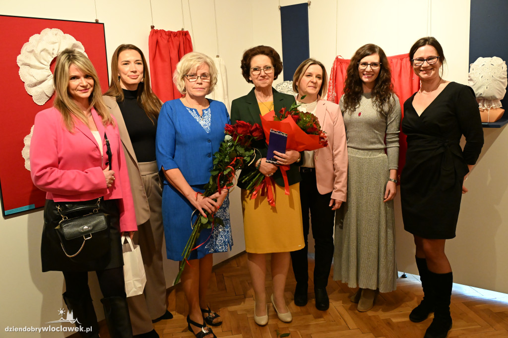 Haftowane, malowane - wystawa Krystyny Zagrabskiej