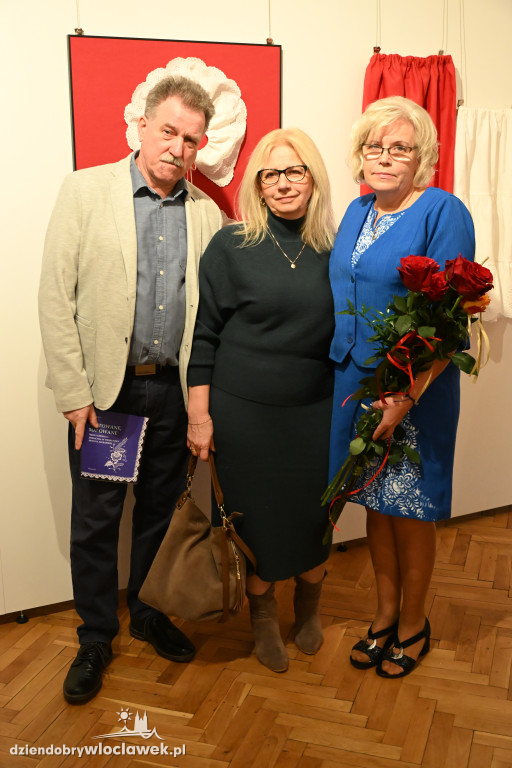 Haftowane, malowane - wystawa Krystyny Zagrabskiej