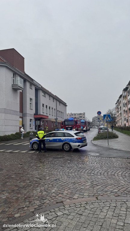 3 zastępy straży i policja pod Centrum Radioterapii