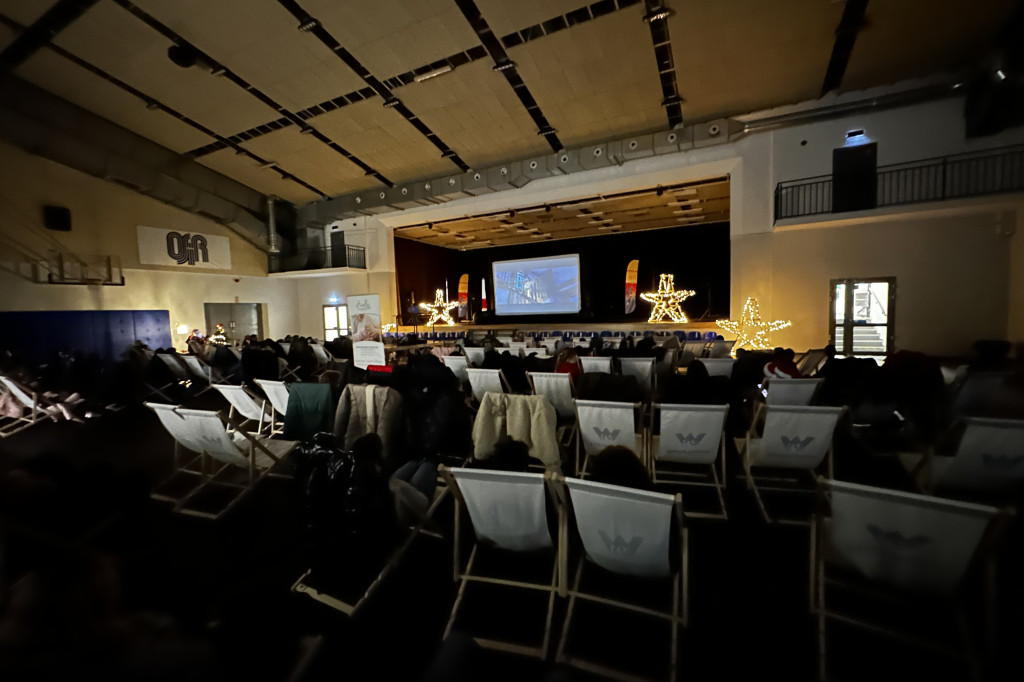 Mikołajkowe kino plenerowe w Hali OSiR