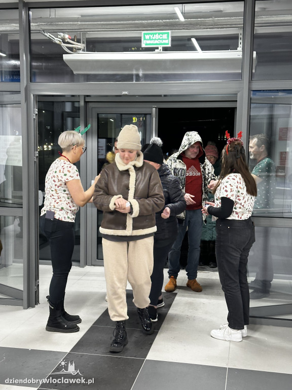 Mikołajkowe kino plenerowe w Hali OSiR
