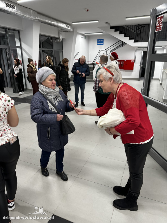 Mikołajkowe kino plenerowe w Hali OSiR