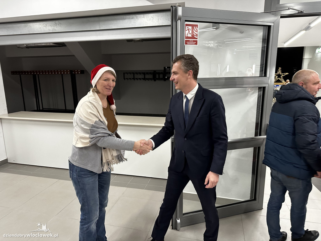 Mikołajkowe kino plenerowe w Hali OSiR