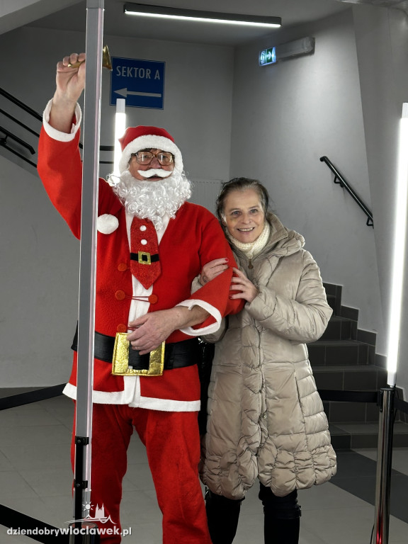 Mikołajkowe kino plenerowe w Hali OSiR