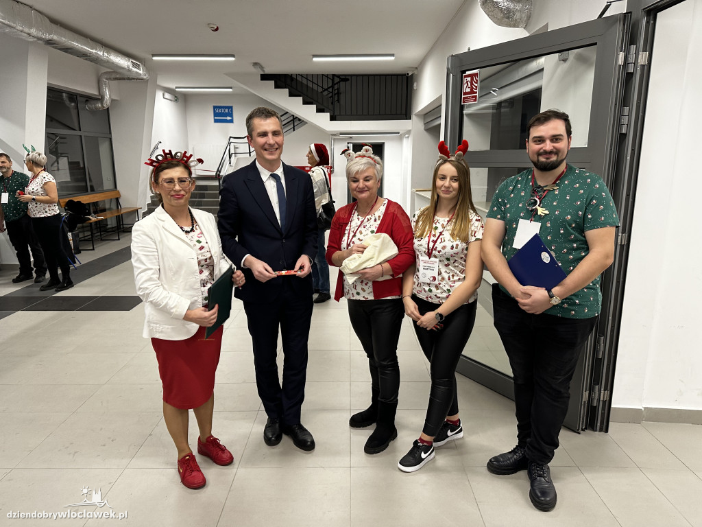 Mikołajkowe kino plenerowe w Hali OSiR
