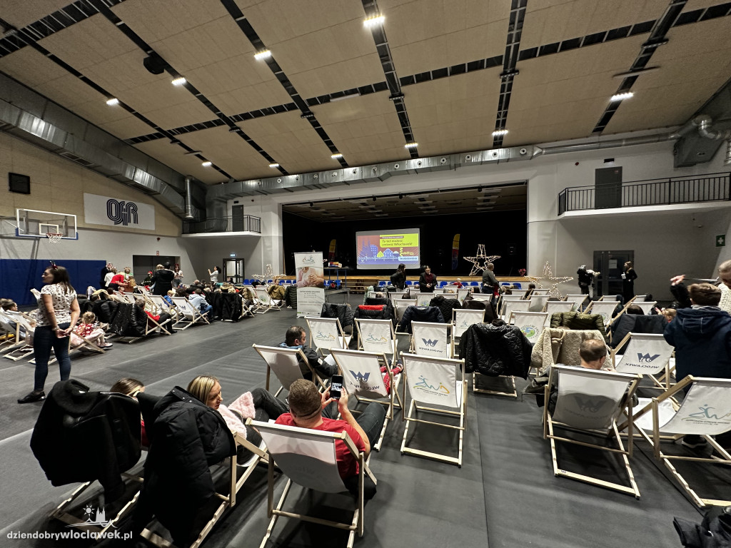 Mikołajkowe kino plenerowe w Hali OSiR