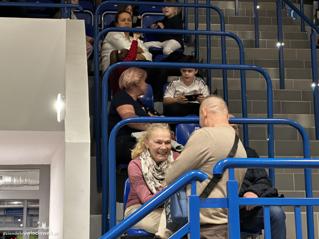 Mikołajkowe kino plenerowe w Hali OSiR