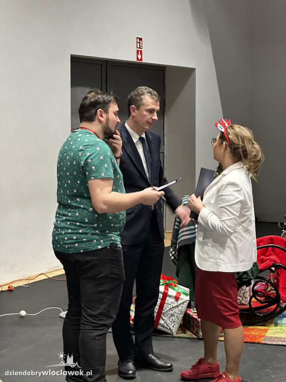 Mikołajkowe kino plenerowe w Hali OSiR