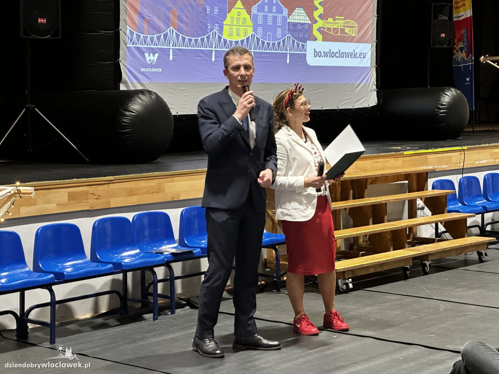 Mikołajkowe kino plenerowe w Hali OSiR