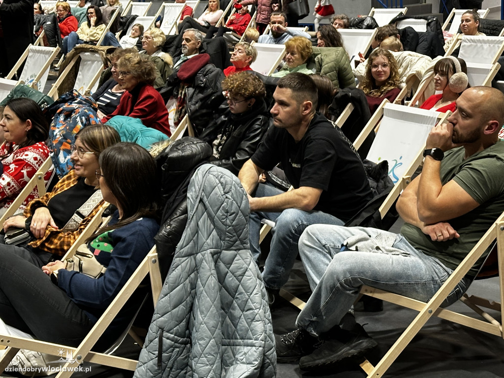 Mikołajkowe kino plenerowe w Hali OSiR