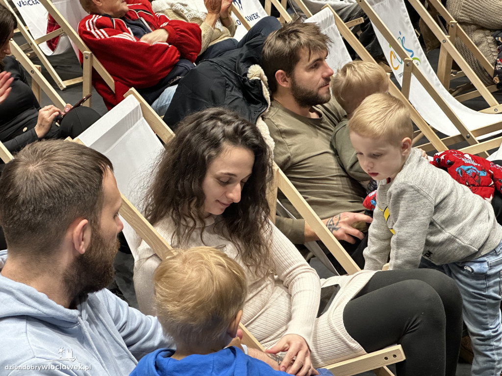 Mikołajkowe kino plenerowe w Hali OSiR