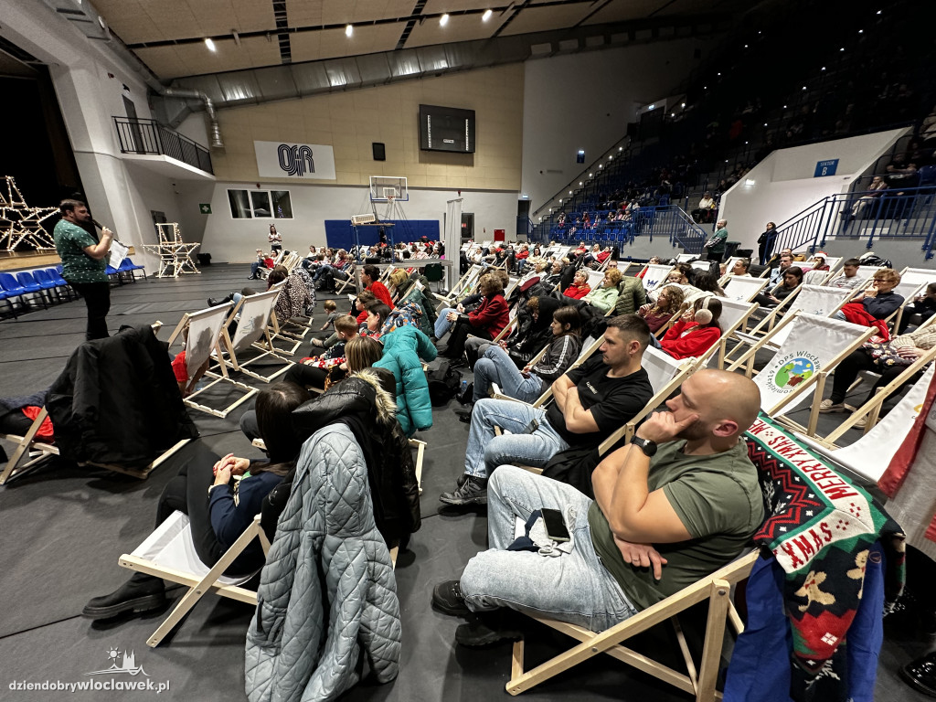 Mikołajkowe kino plenerowe w Hali OSiR