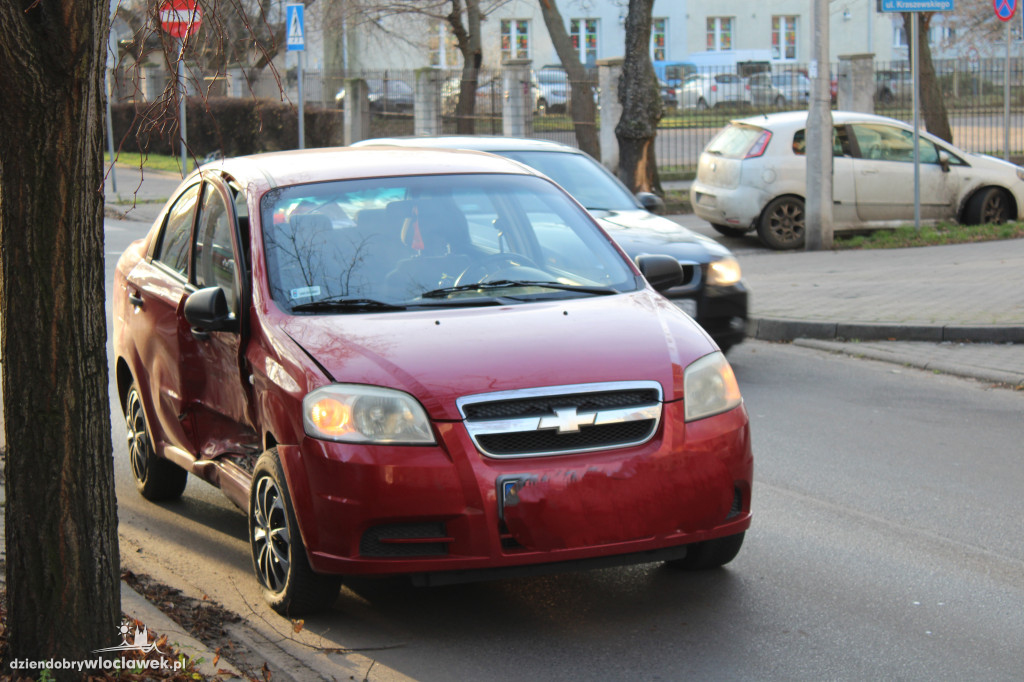 Kolizja na skrzyżowaniu Chmielna - Kraszewskiego