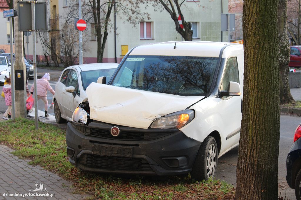 Kolizja na skrzyżowaniu Chmielna - Kraszewskiego