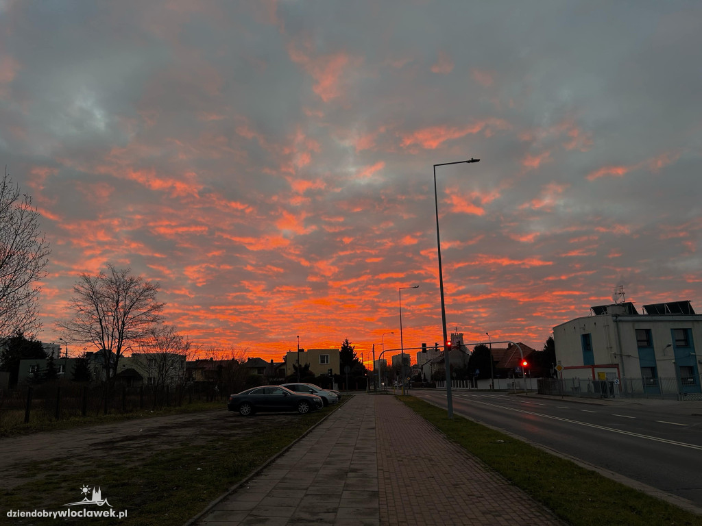 Piątkowy wschód słońca we Włocławku i okolicy