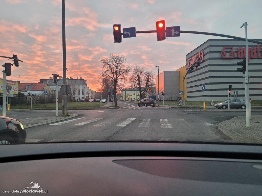Piątkowy wschód słońca we Włocławku i okolicy